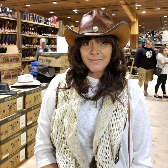 annietn is live Flyer ๐ญ๐ฌ - Picture 2 of 14